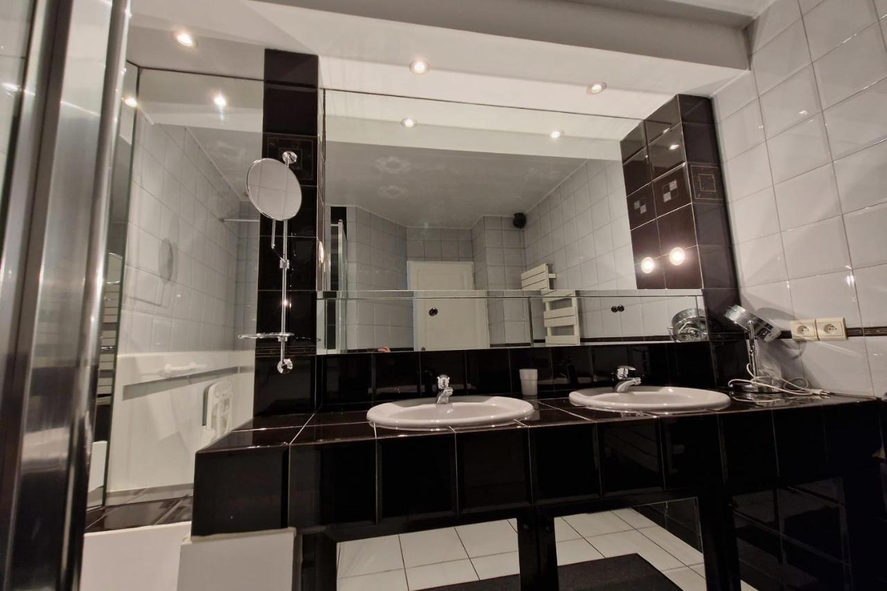 #H3 Le Fantasque City-Center Shops Nearby T2 Grenoble Bagian luar foto